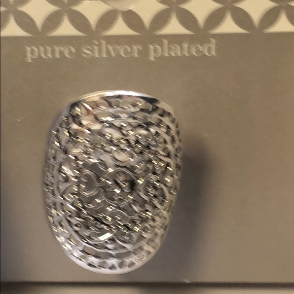 Size 7 silver ring - Picture 2 of 4